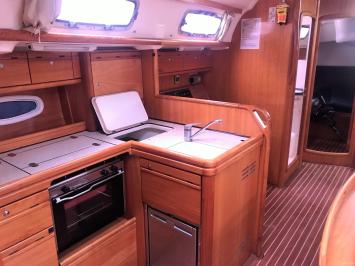 Yachtcharter Bavaria 50.0 5cab kitchen