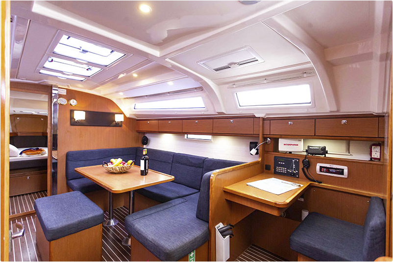 Yachtcharter Bavaria 41 3cab interior