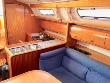 Yachtcharter Bavaria 36 3cab pantry