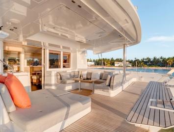 Yachtcharter Lagoon 52 6cab exterior