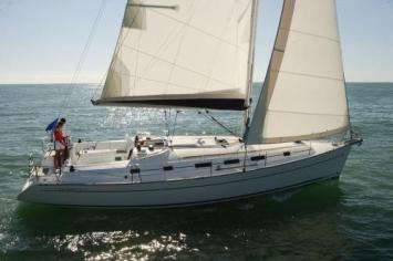 Yachtcharter Benneteau Cyclades 43.4 Seitenansicht 4 Cab 2 WC