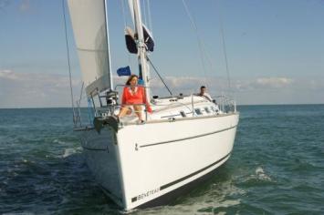 Yachtcharter Benneteau Cyclades 43.4 Bugansicht 4 Cab 2 WC