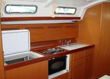 Yachtcharter Benneteau Cyclades 43.4 Pantry 4 Cab 2 WC