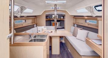 Yachtcharter Oceanis 31 2cab salon