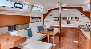 Yachtcharter Oceanis 38 Day Sailer 1cab salon