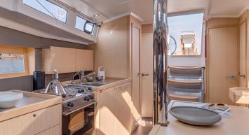 Yachtcharter Oceanis 38.1 3cab  pantry