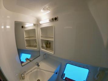 Yachtcharter Lavezzi 40 3cab bathroom