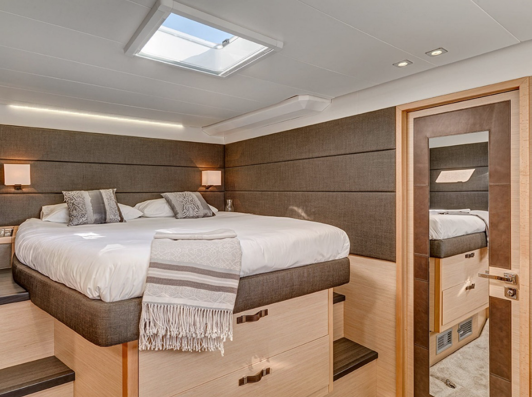 Yachtcharter lagoon630 5cab cabin