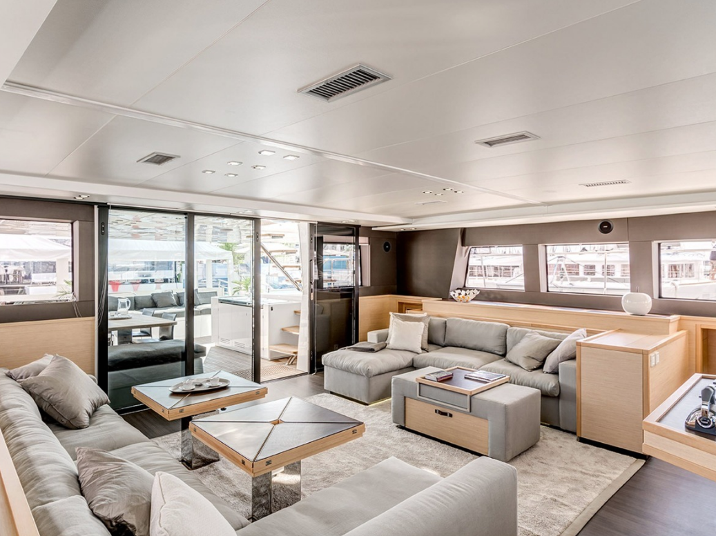 Yachtcharter lagoon630 5cab salon