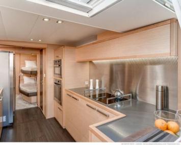 Yachtcharter Lagoon 630 motor yacht Kitchen