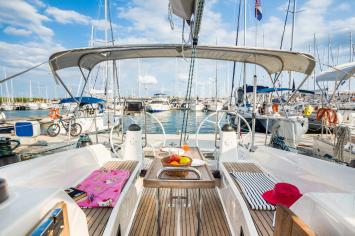 Yachtcharter BavariaCruiser40S 9