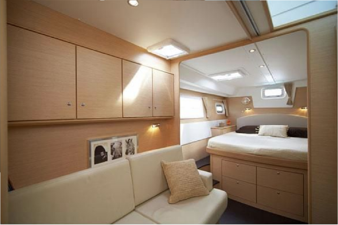 Yachtcharter Lagoon 500 4cab salon