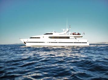 Yachtcharter Bugari100 3