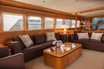 Yachtcharter Bugari100 11