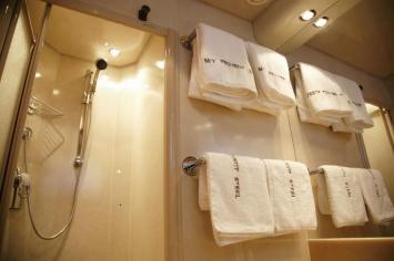 Yachtcharter Bugari100 19