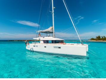 Yachtcharter Lagoon52 4Cab side