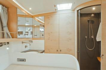 Yachtcharter Opus68 21