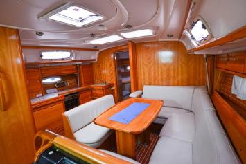 Yachtcharter Bavaria42Cruiser 9