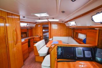 Yachtcharter Bavaria42Cruiser 12