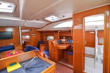 Yachtcharter Bavaria44Vision 9