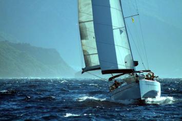 Yachtcharter Bavaria 42 Match 3cab front