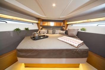 Yachtcharter BavariaS40HT 12