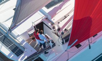 Yachtcharter Astrea42 31cab 5