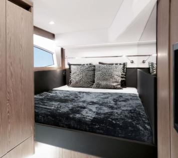 Yachtcharter SealineF430 21
