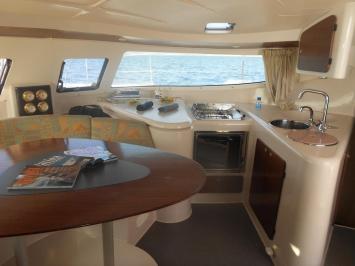 Yachtcharter Athena38 7