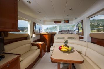 Yachtcharter JeanneauPrestige36Fly 6