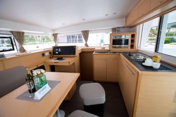 Yachtcharter Lagoon 40 4cab 4wc aussenansicht 3