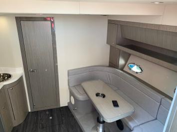 Yachtcharter Mirakul40HardTop 9