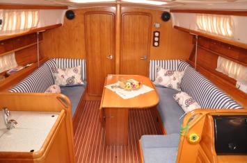 Yachtcharter Bavaria37Cruiser 14