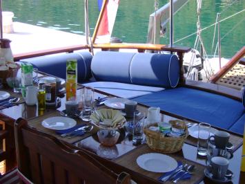 Yachtcharter GuletHera 9