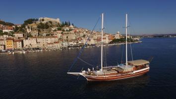 Yachtcharter GuletKadena 6cab top