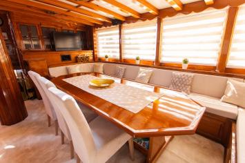 Yachtcharter GuletKadena 6cab salon