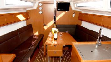 Yachtcharter BavariaCruiser33 12