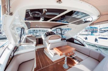 Yachtcharter Cranchi M 44 HT 2cab inner