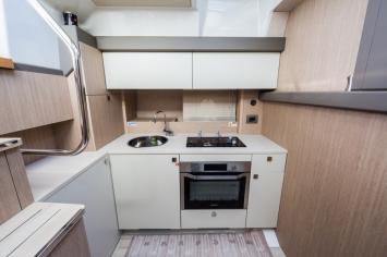 Yachtcharter Cranchi M 44 HT 2cab pantry