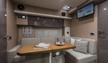 Yachtcharter CranchiZ35 11