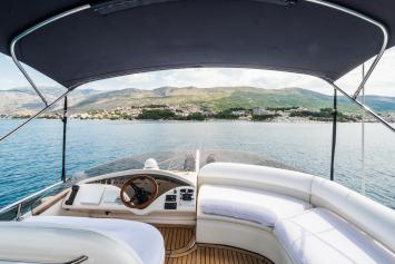 Yachtcharter Squadron42 4