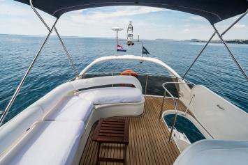 Yachtcharter Squadron42 5