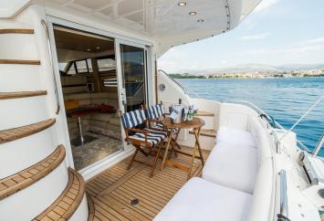 Yachtcharter Squadron42 6