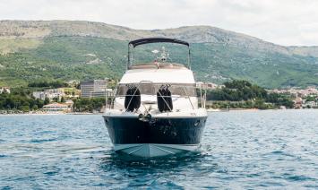 Yachtcharter Squadron42 14
