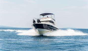 Yachtcharter Squadron42 15