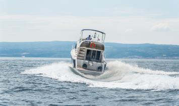 Yachtcharter Squadron42 16