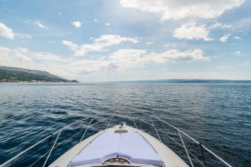 Yachtcharter Squadron42 17