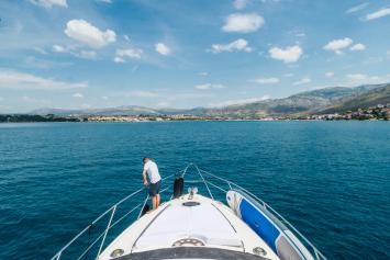 Yachtcharter Squadron42 19