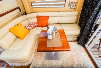 Yachtcharter Squadron42 23
