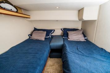 Yachtcharter Squadron42 28